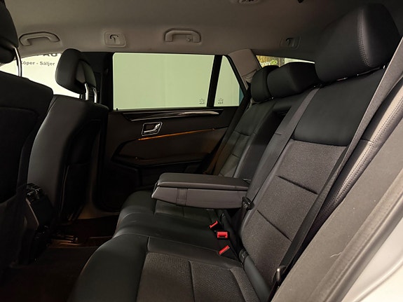 Mercedes-Benz E220 14 of 30