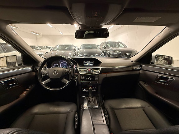 Mercedes-Benz E220 17 of 30