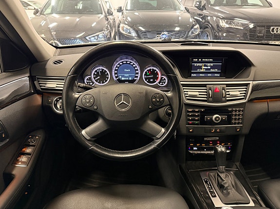 Mercedes-Benz E220 18 of 30