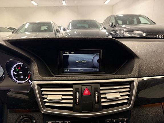 Mercedes-Benz E220 24 of 30