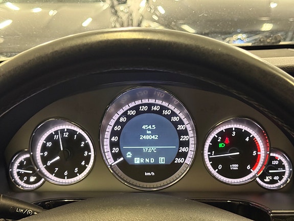 Mercedes-Benz E220 20 of 30