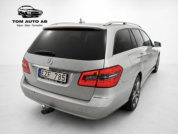 Mercedes-Benz E220 8 of 30