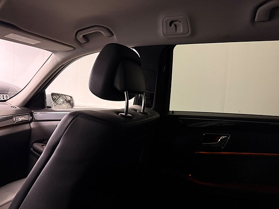 Mercedes-Benz E220 28 of 30
