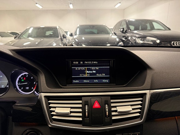 Mercedes-Benz E220 23 of 30