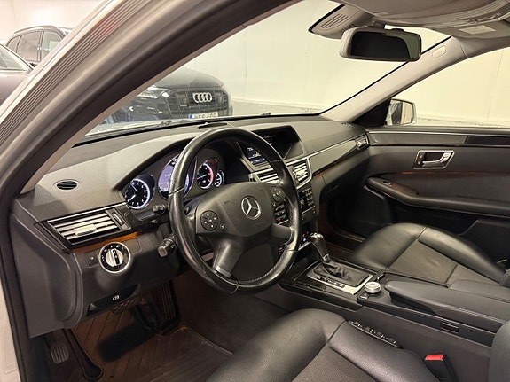 Mercedes-Benz E220 11 of 30