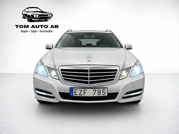 Mercedes-Benz E220 2 of 30