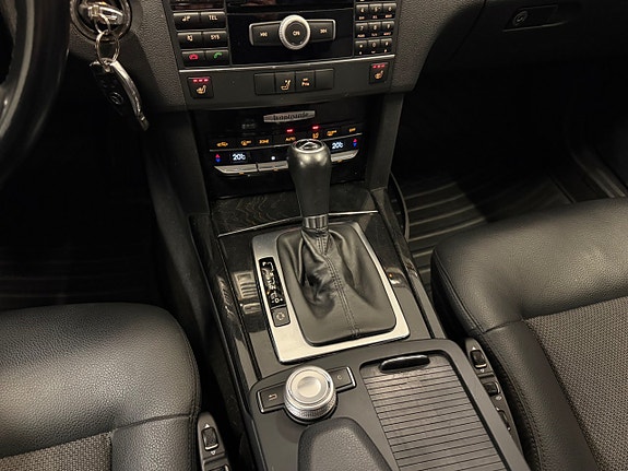 Mercedes-Benz E220 26 of 30