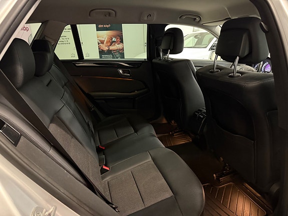 Mercedes-Benz E220 16 of 30