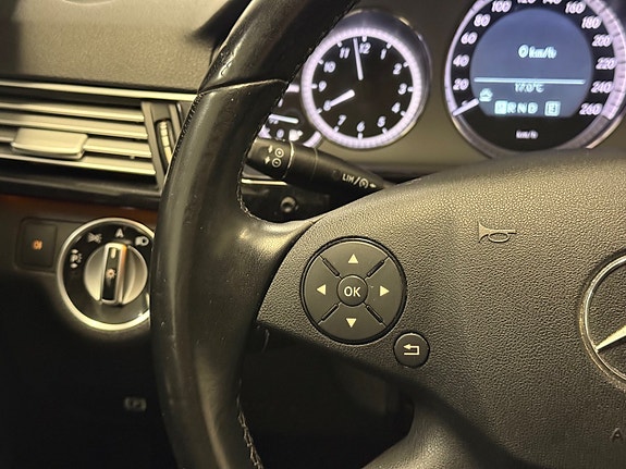 Mercedes-Benz E220 19 of 30
