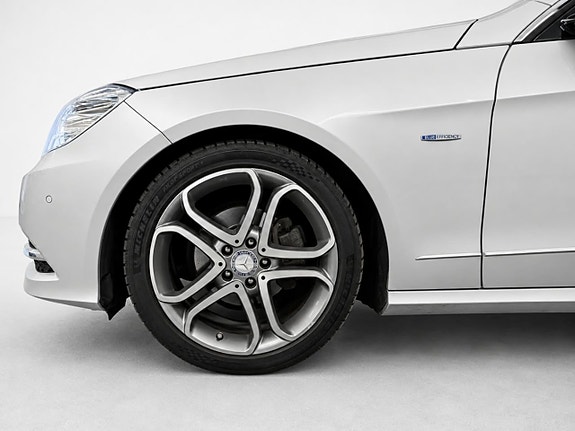 Mercedes-Benz E220 3 of 30