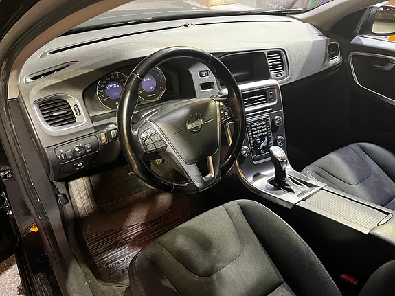 Volvo V60 7 of 26