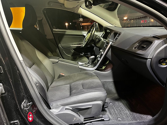 Volvo V60 14 of 26
