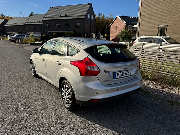 Ford Focus 2 of 6