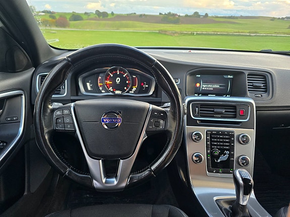 Volvo V60 7 of 13