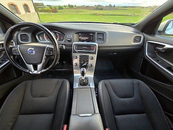Volvo V60 6 of 13