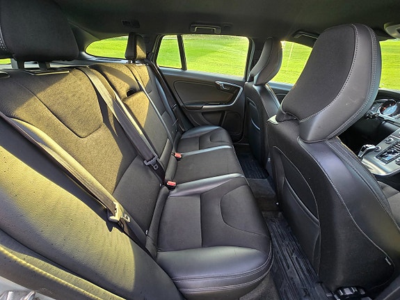 Volvo V60 12 of 13