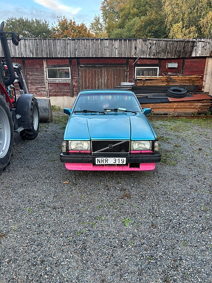 Volvo 740 2 of 7