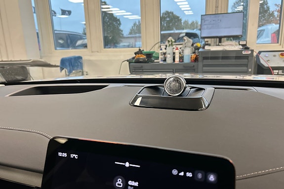 Volvo ES90 21 of 28