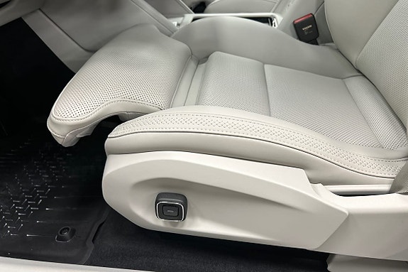 Volvo ES90 17 of 28