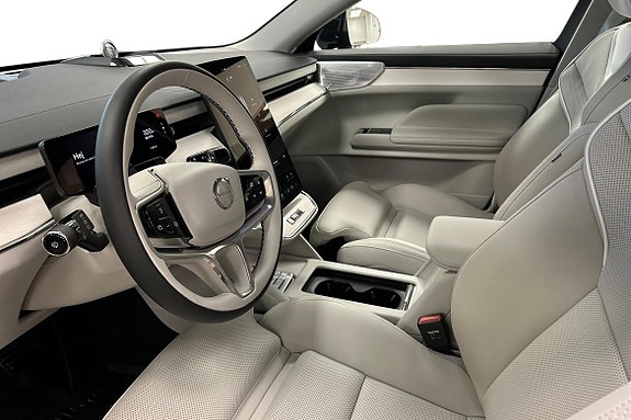 Volvo ES90 13 of 28