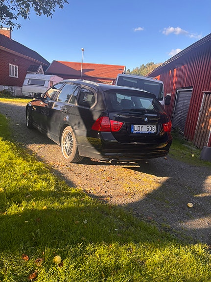 BMW 320d 4 of 6