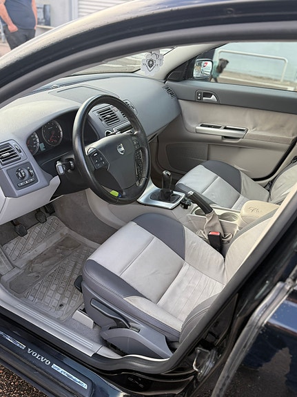Volvo S40 8 of 9