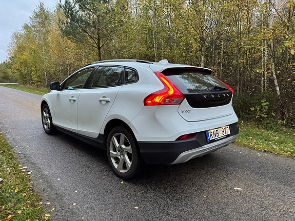 Volvo V40 Cross Country 3 of 5