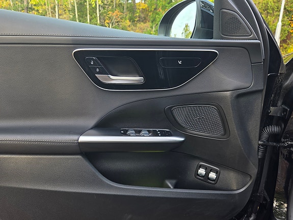 Mercedes-Benz C300 e 3 of 19