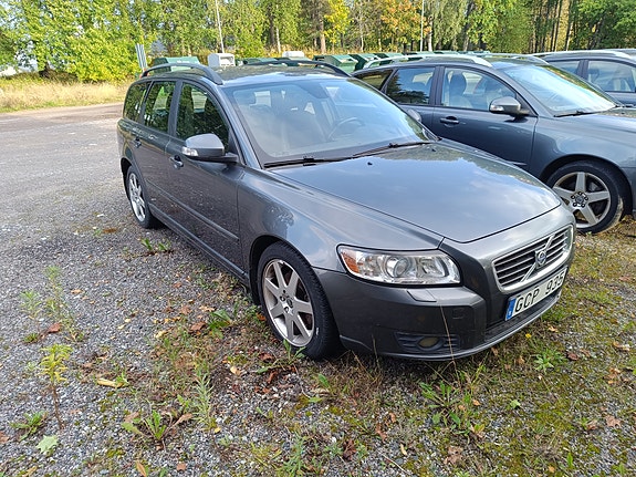 Volvo V50 2 of 5