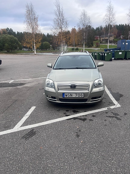 Toyota Avensis 2 of 3