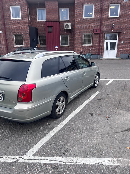 Toyota Avensis 3 of 3