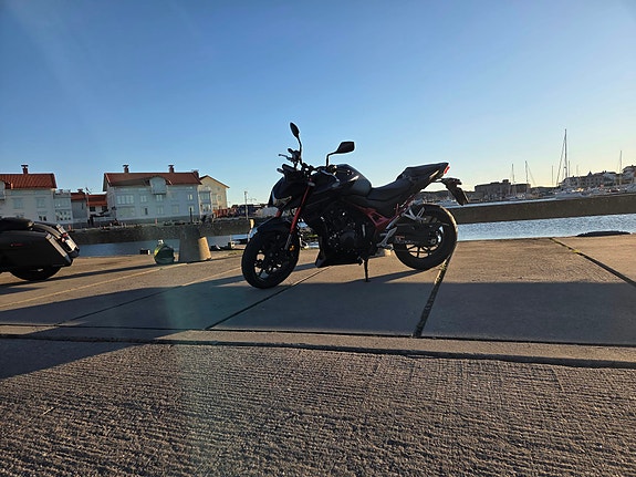 Honda CB750 Hornet E-Clutch 3 of 7