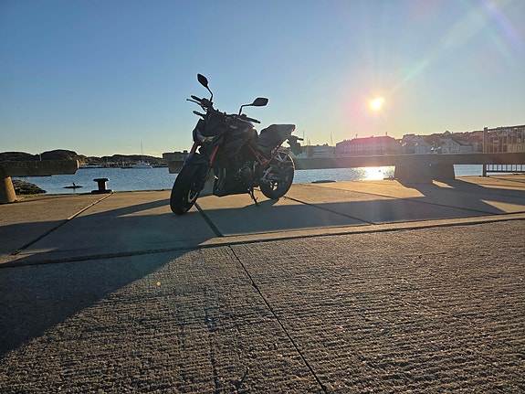 Honda CB750 Hornet E-Clutch 2 of 7