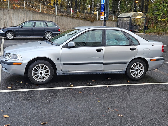 Volvo S40 2 of 10
