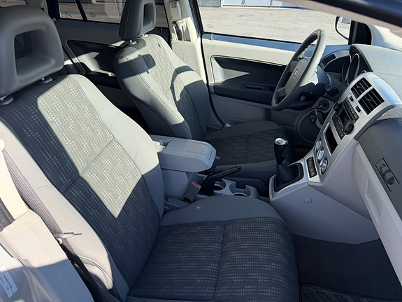 Dodge Caliber 2 of 6