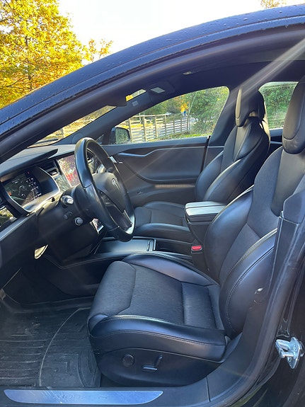 Tesla Model S 4 of 4