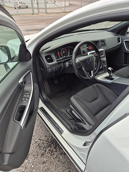 Volvo S60 5 of 17