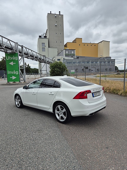 Volvo S60 3 of 17