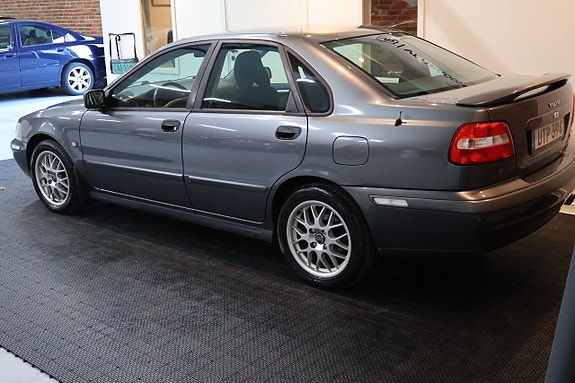 Volvo S40 3 of 19