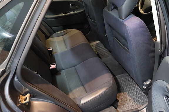 Volvo S40 12 of 19