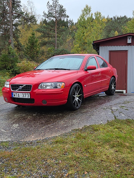 Volvo S60 2 of 6