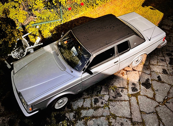 Volvo 262 4 of 8