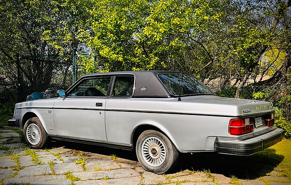 Volvo 262 5 of 8