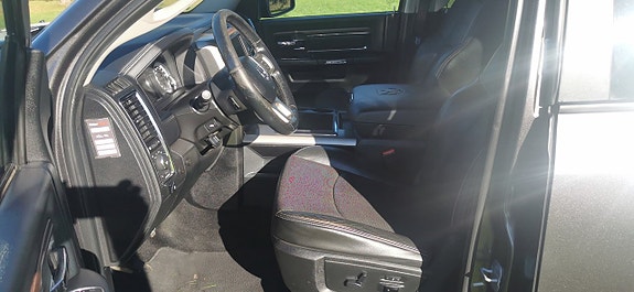 Dodge RAM 1500 11 of 16