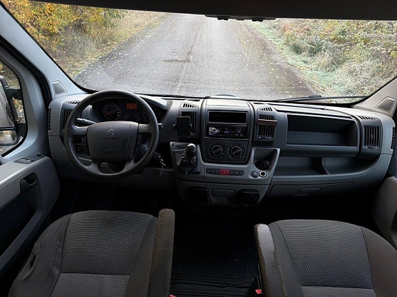 Peugeot Boxer 22 of 24
