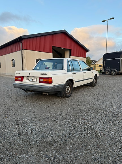 Volvo 740 3 of 7