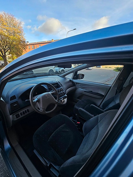 Mitsubishi Grandis 7 of 9