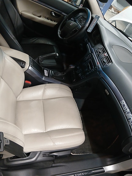 Volvo S80 4 of 5