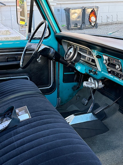 Ford F-100 4 of 7