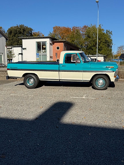 Ford F-100 3 of 7